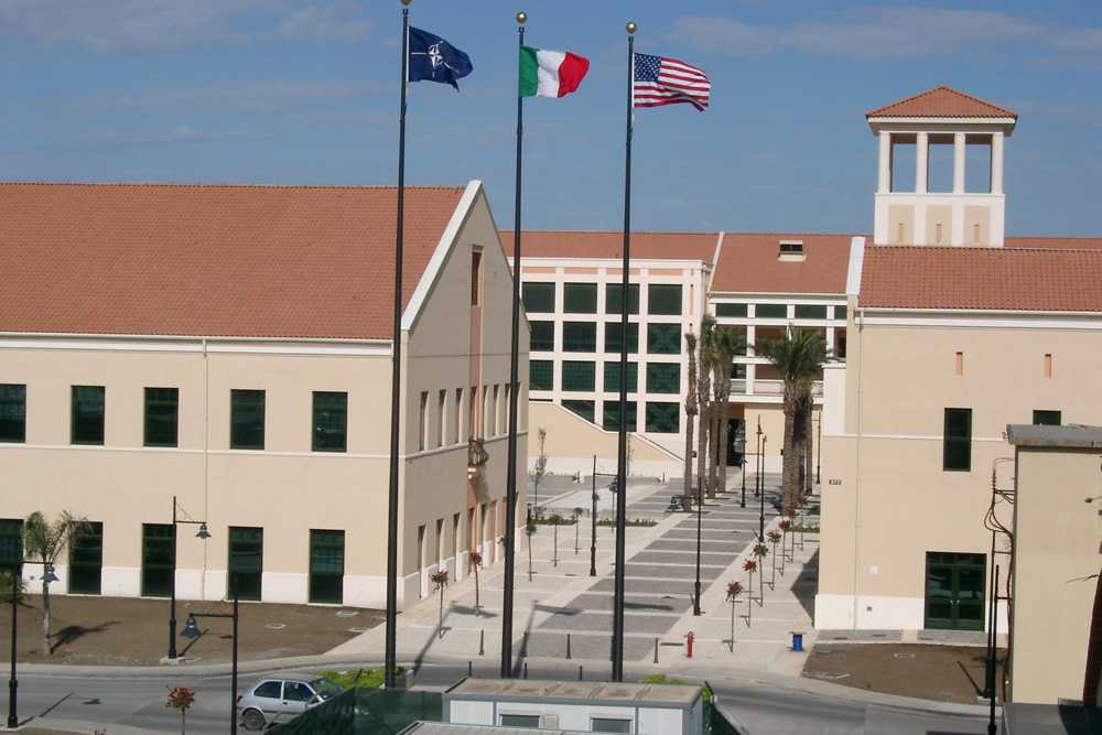alcuni edifici nella base di Sigonella