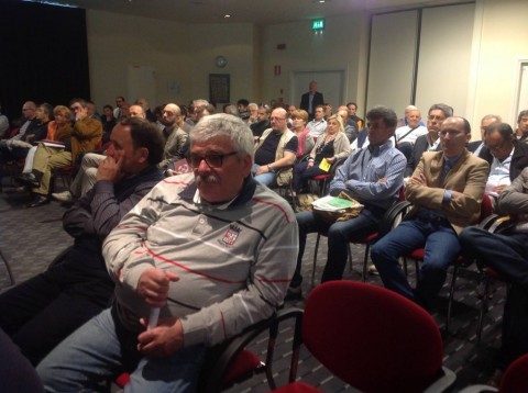 un momento dello svolgimento dell'assemblea di Cmc