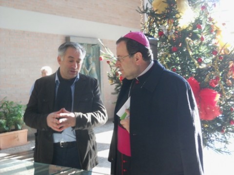 Mons. Lorenzo Ghizzoni con il consigliere Valerio Giuliani. Mons. Lorenzo Ghizzoni con il consigliere Valerio Giuliani.