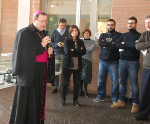 Mons. Lorenzo Ghizzoni durante il saluto e gli auguri di Natale ai dipendenti di Cmc di Ravenna Mons. Lorenzo Ghizzoni durante il saluto e gli auguri di Natale ai dipendenti di Cmc di Ravenna